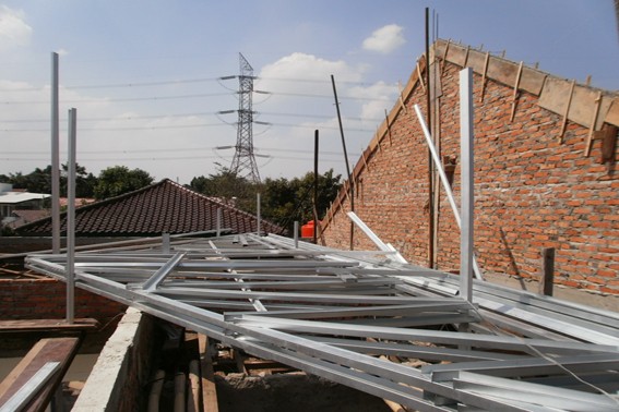 pasang atap baja ringan nuansabajaringan 030 pasang atap baja ringan nuansabajaringan 030